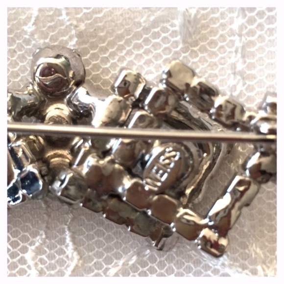 Vintage Weiss clear rhinestone brooch - Picture 3 of 4